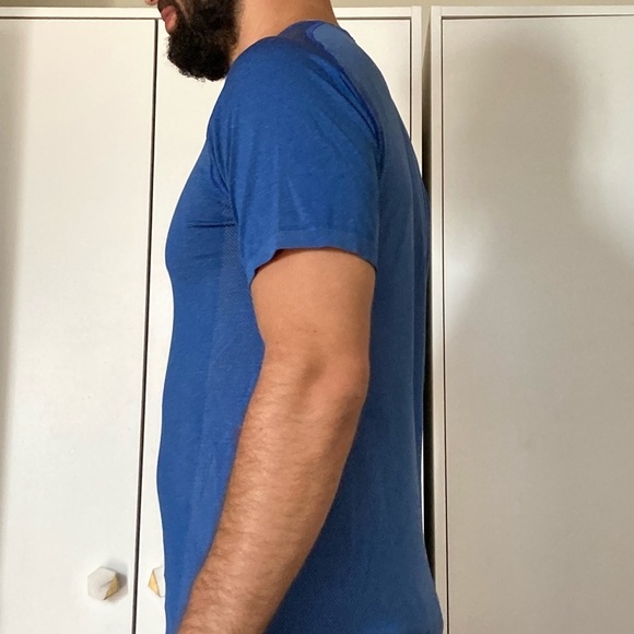 Men’s lulu lemon t shirt - Picture 3 of 3